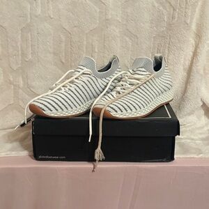 Men's Striped White and Gray Sneakers